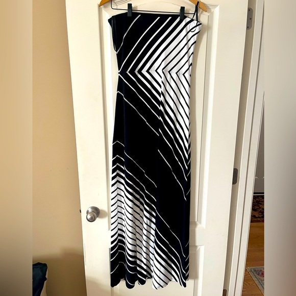 White House Black Market Dresses & Skirts - White House Black Market Strapless Black & White Maxi Dress Women’s Size Small